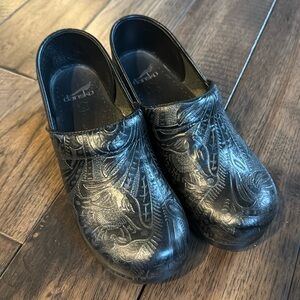 Dansko‎ women’s slip on Black Clog Shoes size 40/ 9.5